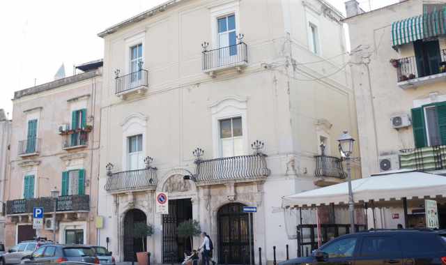 Bari, quel tempio nascosto in un palazzo:  la chiesa della Trinit e dei Santi Medici